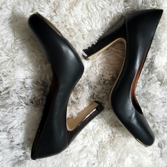 Banana Republic Gold Trim Black Leather Pump Heels Size 7 - Picture 4 of 10